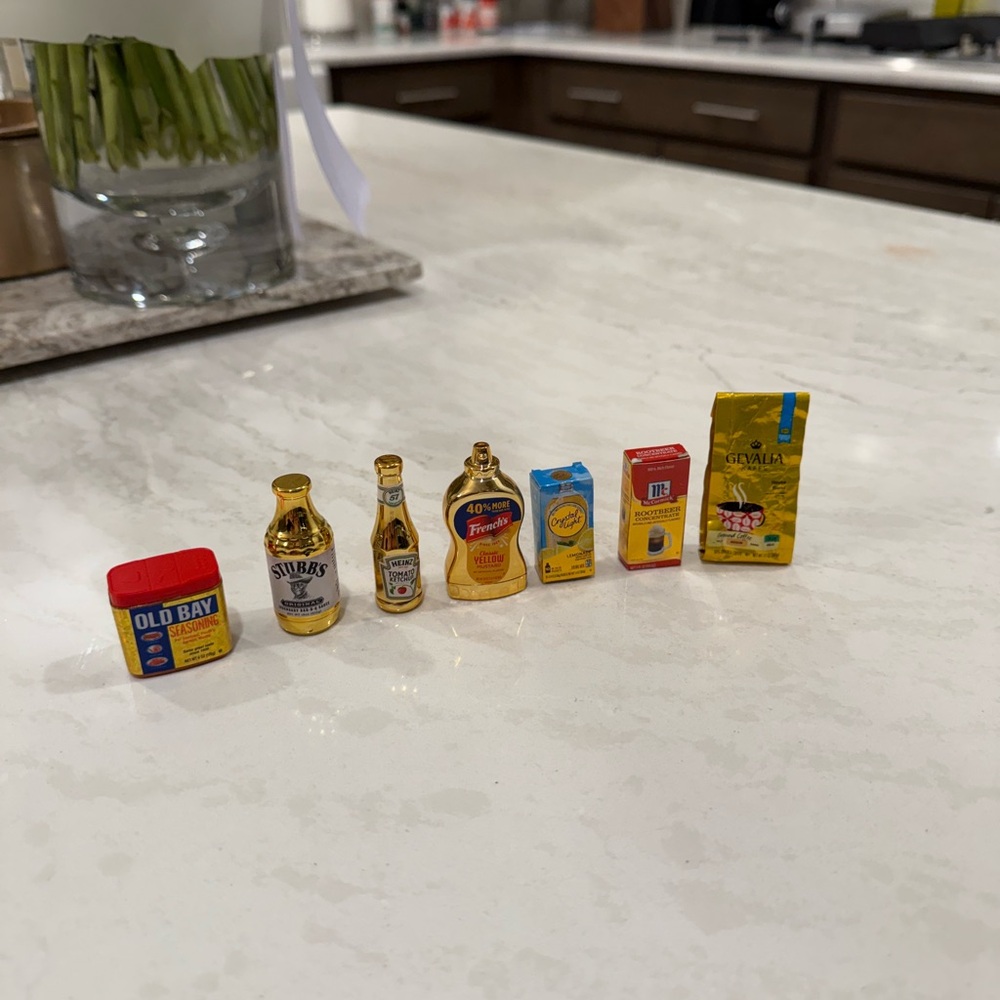 Gold collection of 7 mini brand